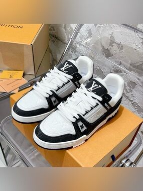 Louis Vuitton Men’s Black & White Low-Top Sneakers